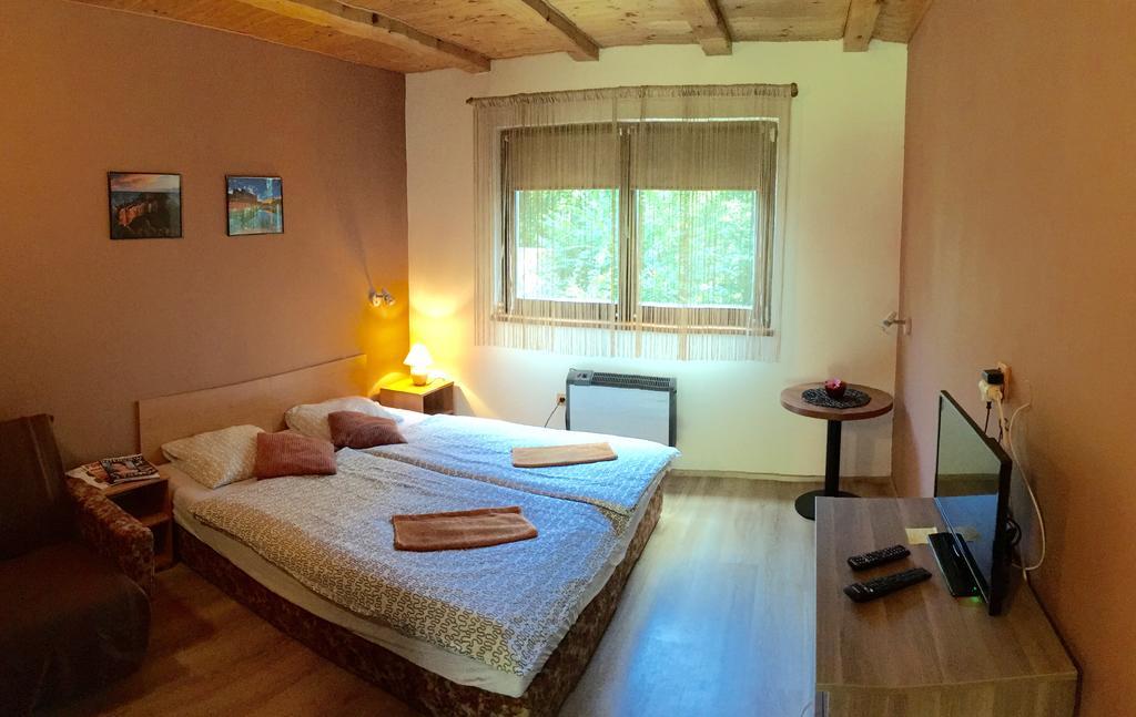 Lesni Penzion Vranov Vranov nad Dyjí Extérieur photo