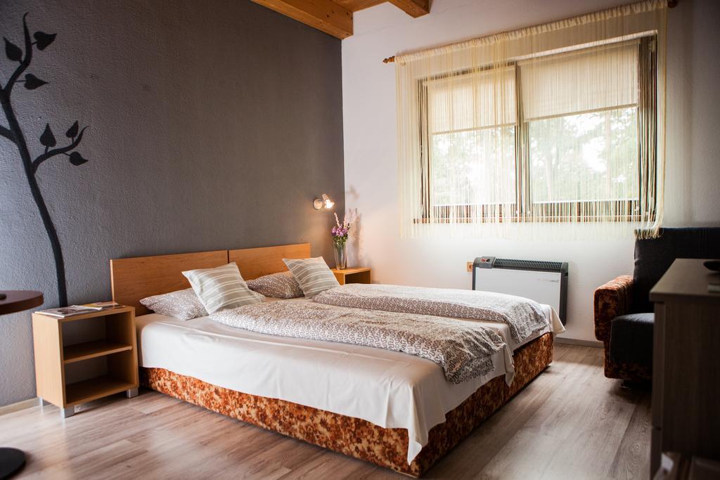 Lesni Penzion Vranov Vranov nad Dyjí Extérieur photo